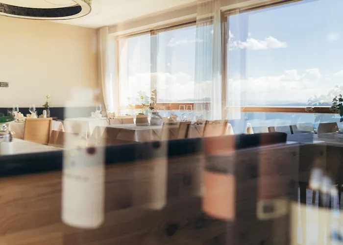 Alpinhotel Pacheiner Hotel Treffen am Ossiacher See